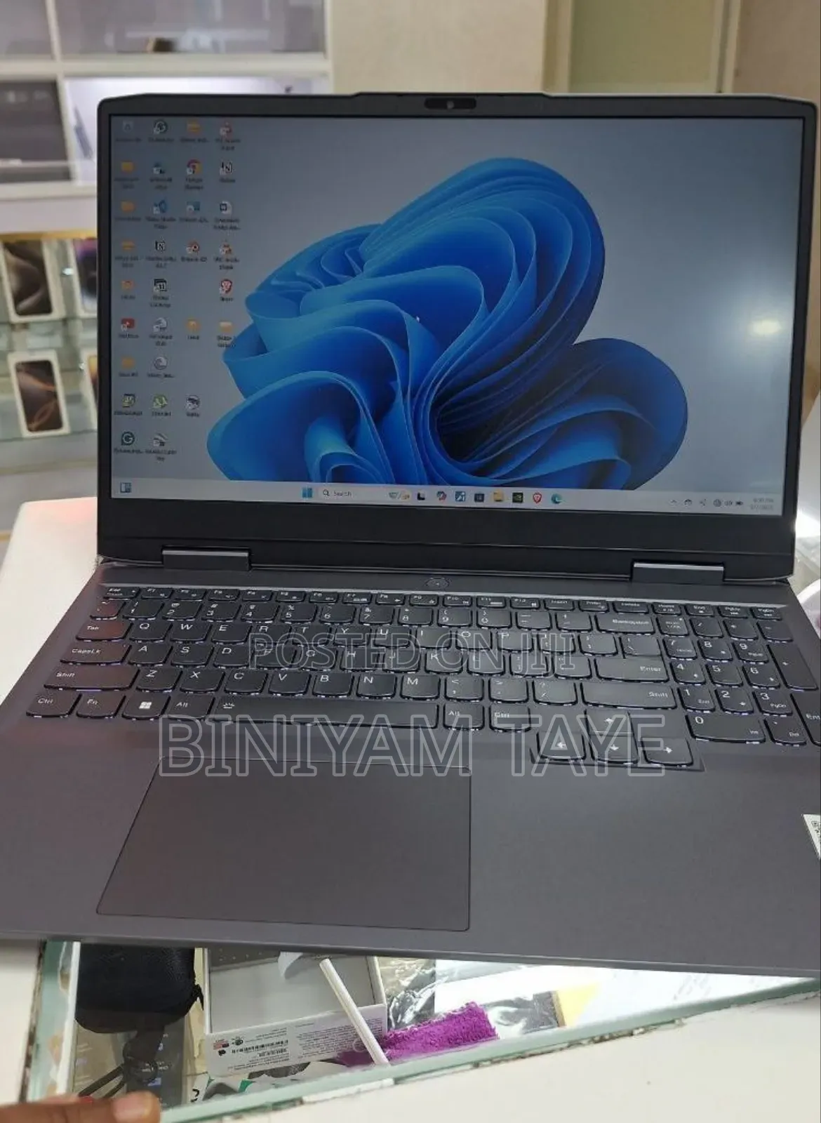 New Laptop Lenovo LOQ 15ARP9 16GB AMD Ryzen 7 SSD 512GB