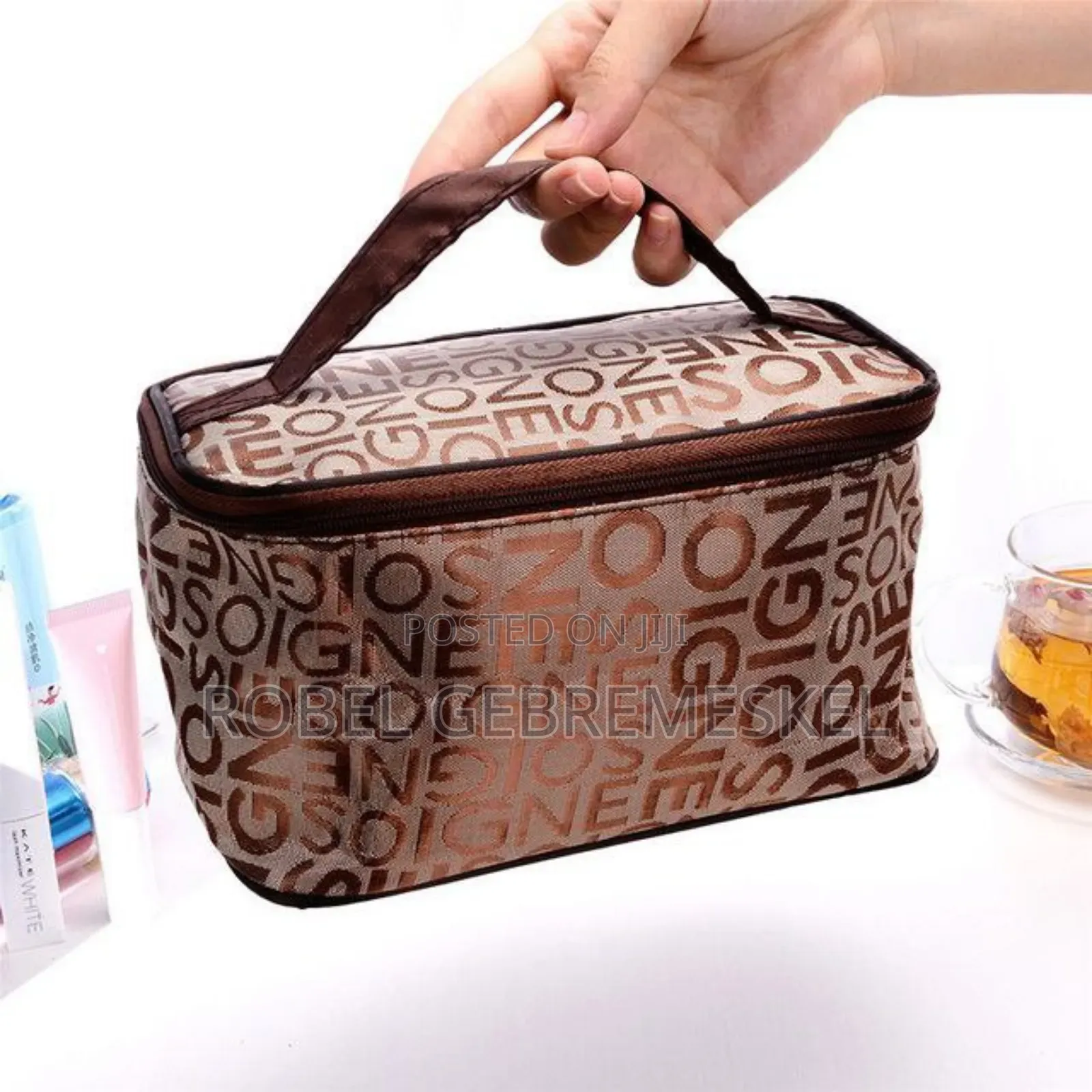  Lunch Box Bag 
ውስጡ አልሙኒየም የሆነ የምሳ ዕቃ መያዣ