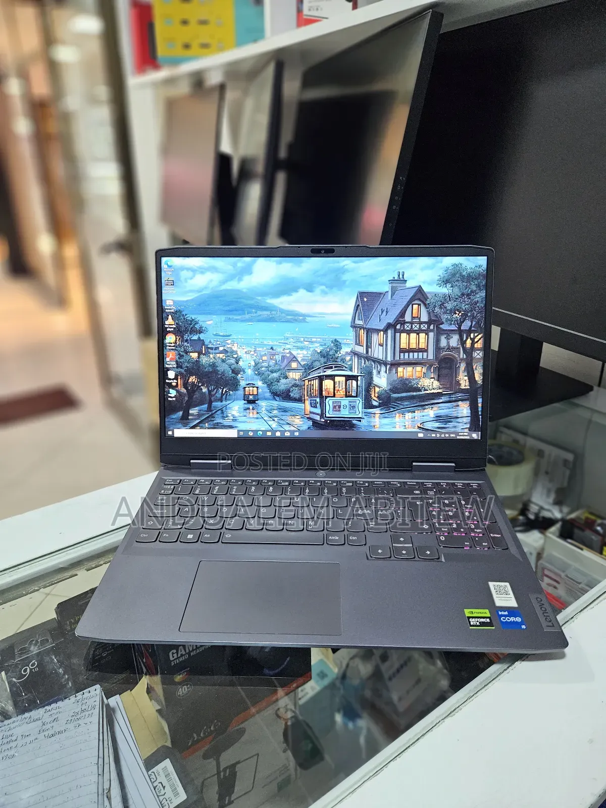 New Laptop Lenovo LOQ 15IRH8 16GB Intel Core I5 SSD 512GB