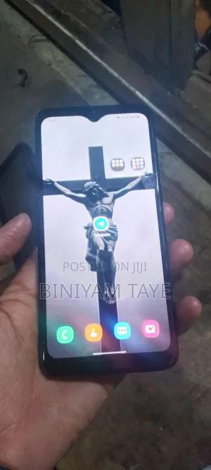 Photo - Samsung Galaxy A70 128 GB Black