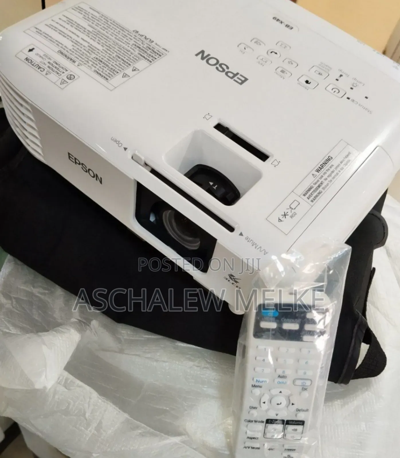 Brand New Epson Projector
With Manual Cd and Cartoon 
Mode