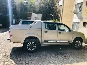 Photo - Toyota Hilux 2012 Brown