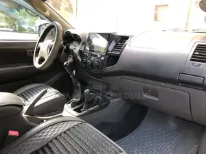 Toyota Hilux 2012 Brown