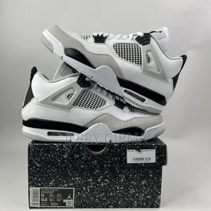 Photo - Jordan 4 Military Black