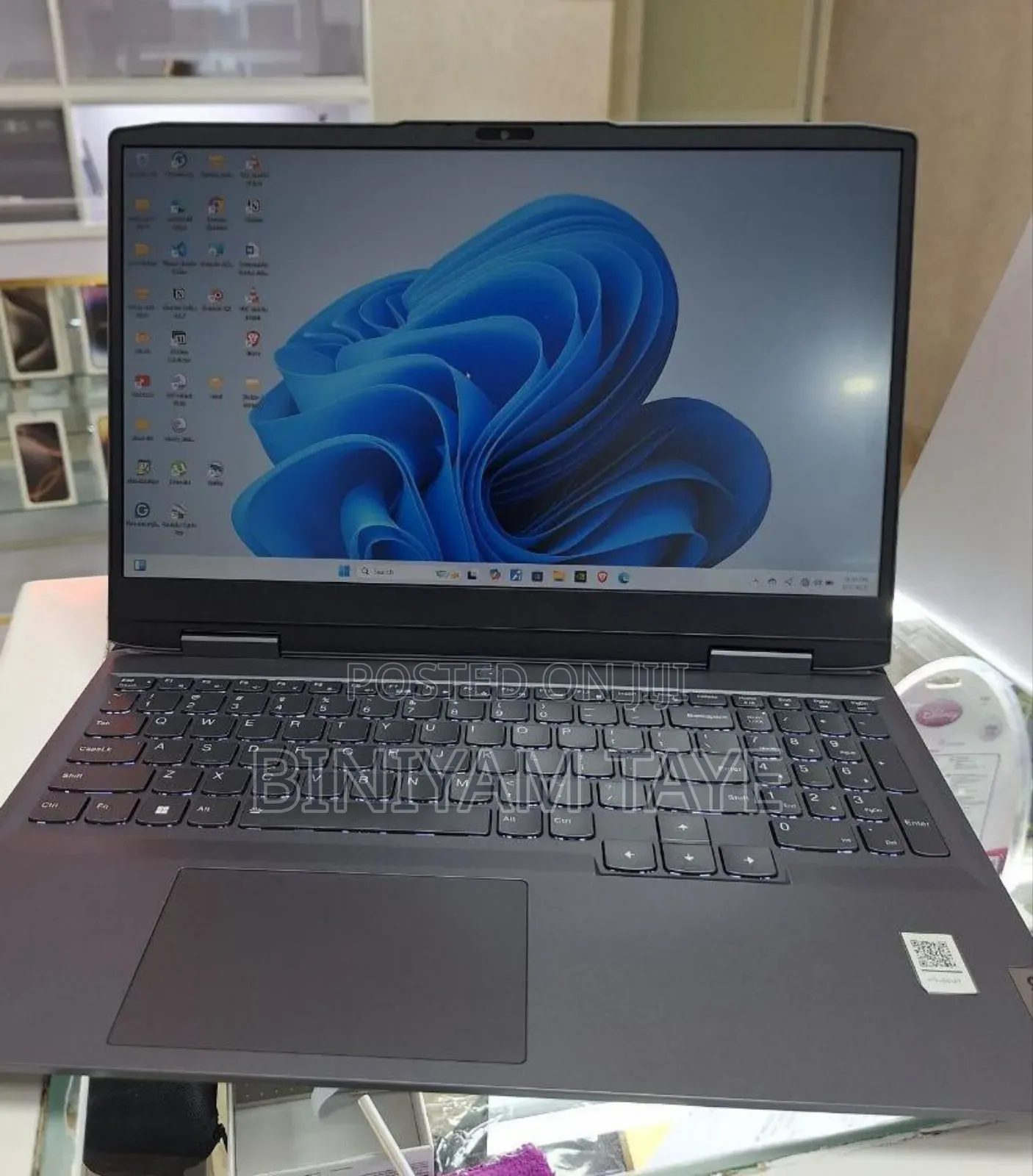 New Laptop Lenovo LOQ 15ARP9 16GB AMD Ryzen 7 SSD 512GB