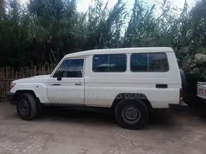 Photo - Toyota Land Cruiser 2017 Off white