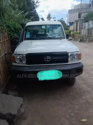 Toyota Land Cruiser 2017 Off white