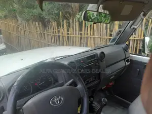 Toyota Land Cruiser 2017 Off white