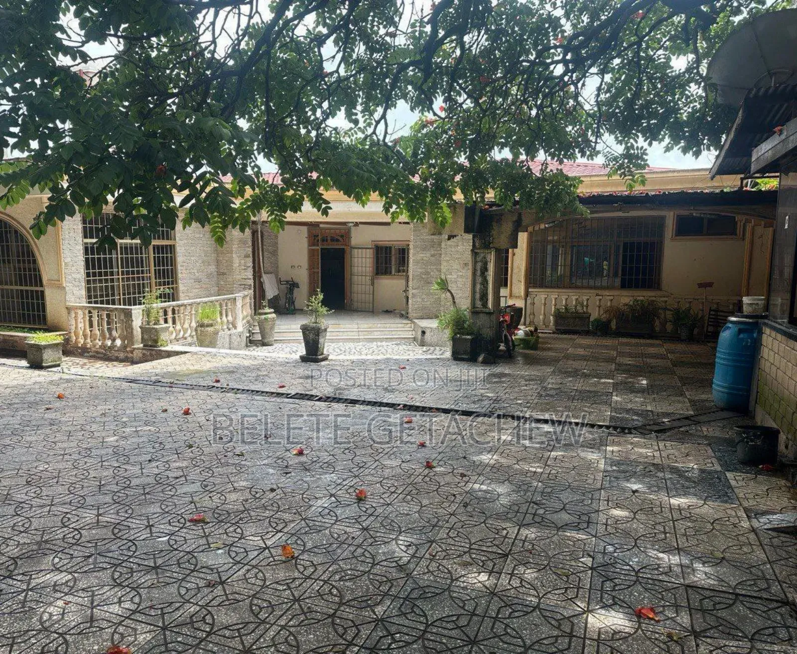 6bdrm Villa in Bisrate Gebreal,, Nifas Silk-Lafto for sale
