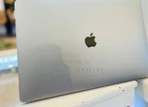 New Laptop Apple MacBook Pro 2018 32GB Intel Core I9 SSD 32GB