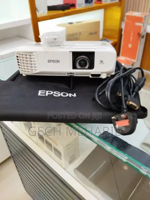 Photo - Brand New Epson Projector
With Manual Cd and Cartoon 
Mohi
