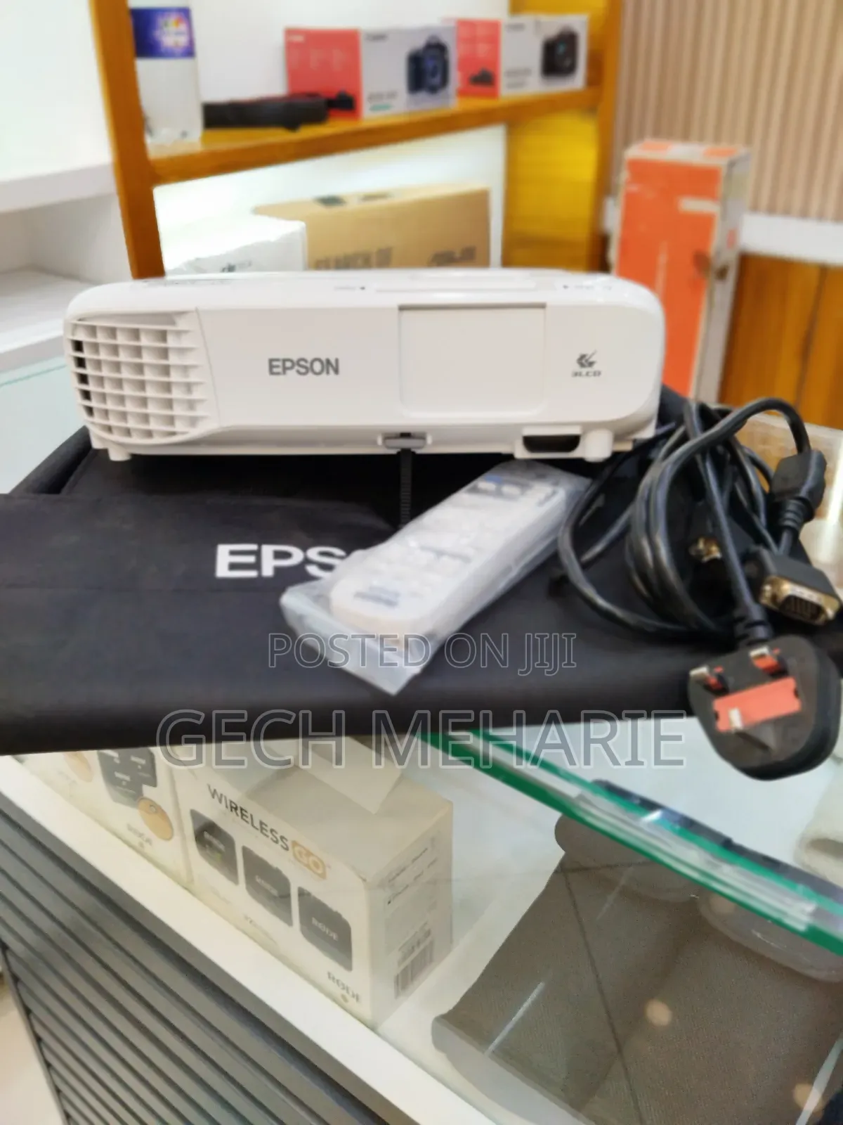 Brand New Epson Projector
With Manual Cd and Cartoon 
Mohi