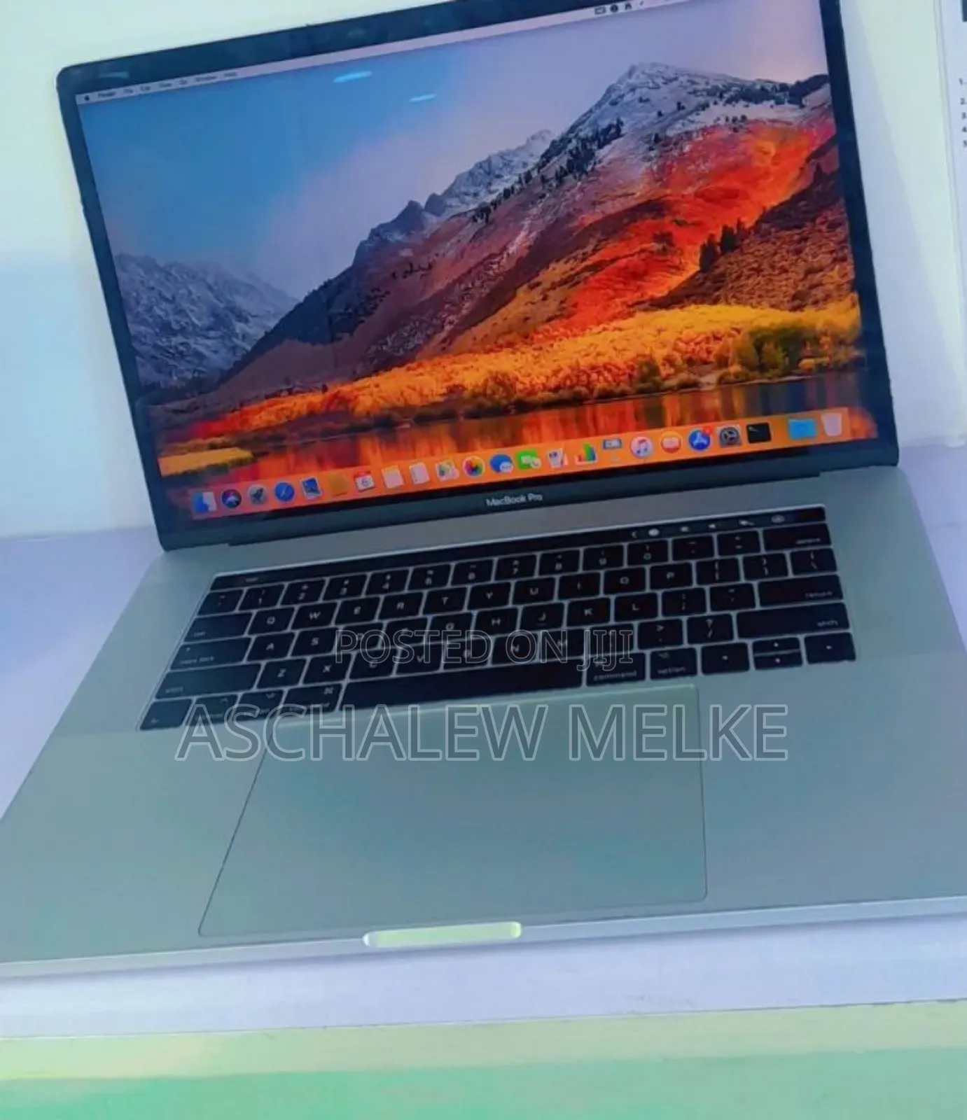 New Laptop Apple MacBook Pro 2017 16GB Intel Core I7 SSD 256GB