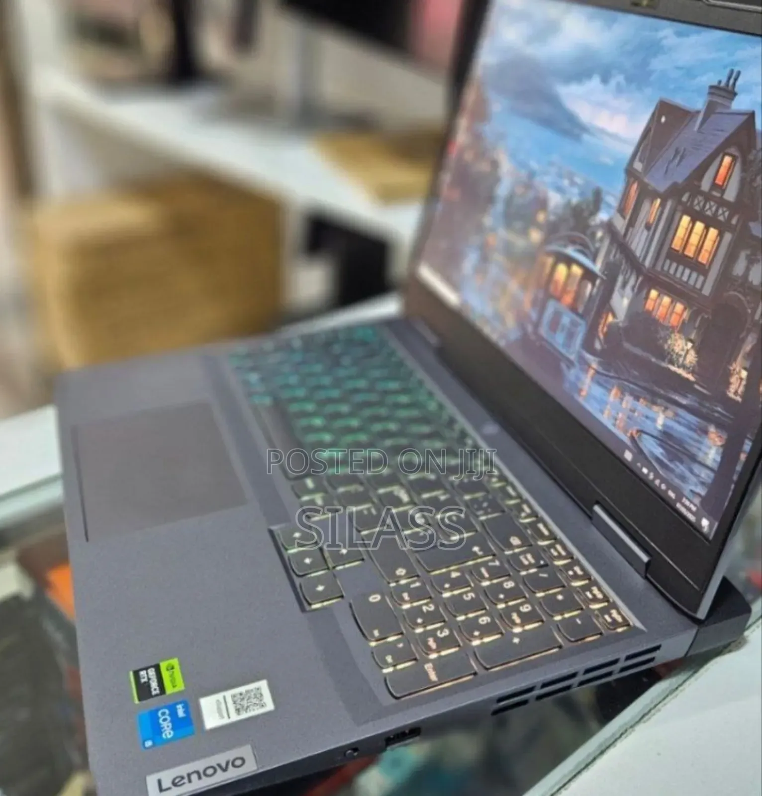 New Laptop Lenovo LOQ 15IRH8 16GB Intel Core i7 SSD 512GB