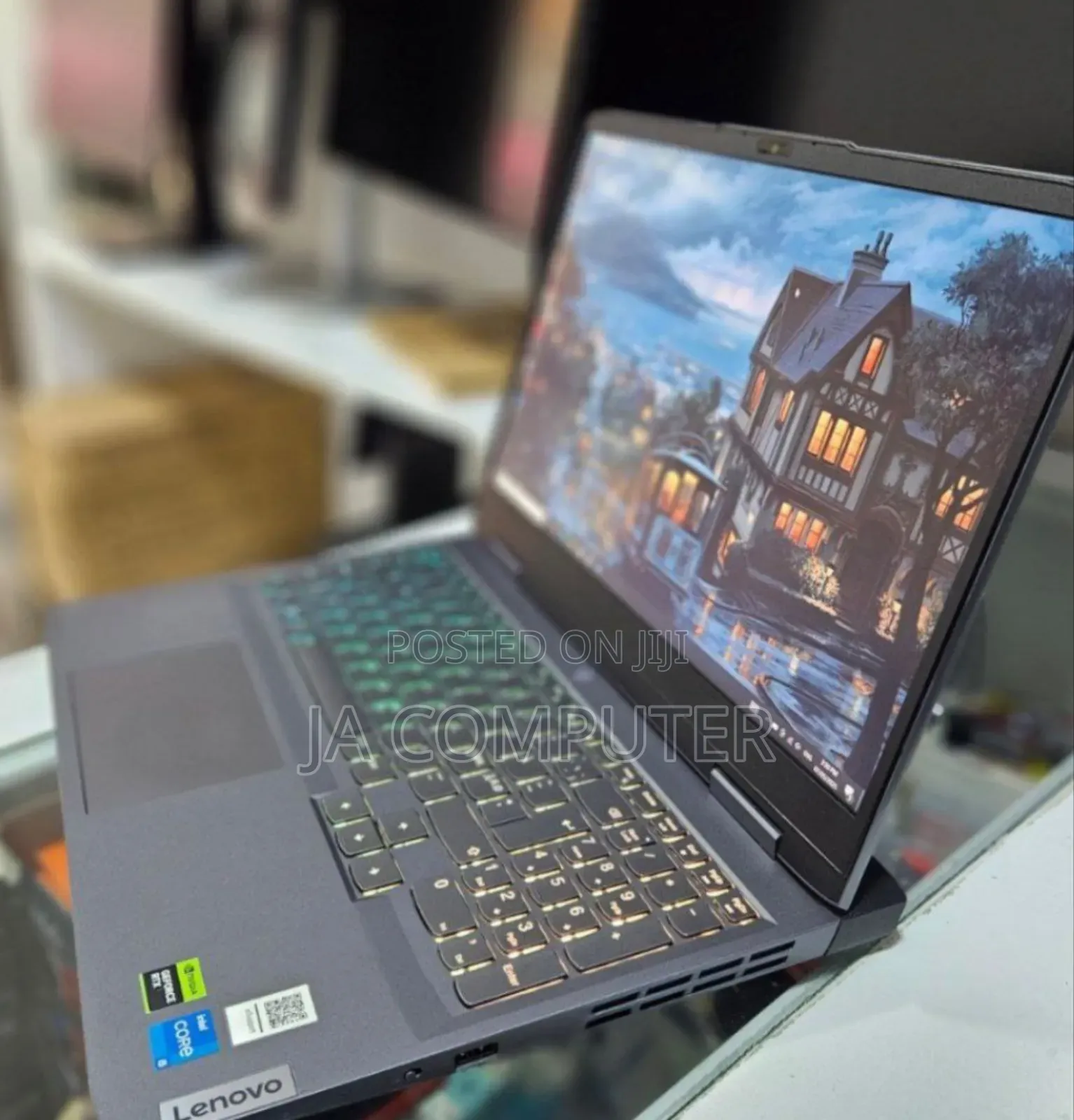 New Laptop Lenovo LOQ 15IRH8 16GB Intel Core I5 SSD 512GB