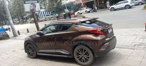 Photo - Toyota C-HR 2018 Gold