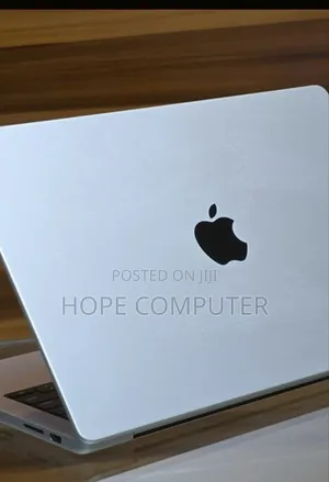 New Laptop Apple MacBook Pro 2023 M3 14-Inch 8GB Apple M3 Pro SSD 512GB