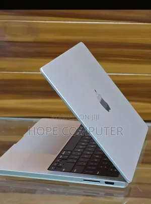 New Laptop Apple MacBook Pro 2023 M3 14-Inch 8GB Apple M3 Pro SSD 512GB