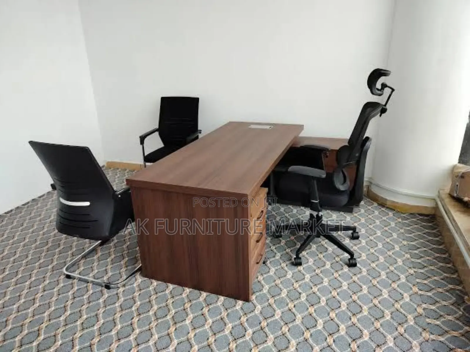 Modern Manager Table and Chair