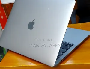 Photo - New Laptop Apple MacBook Pro 8GB Apple M2 SSD 256GB