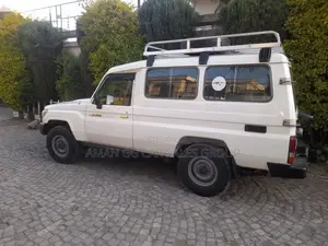 Photo - Toyota Land Cruiser 2010 White
