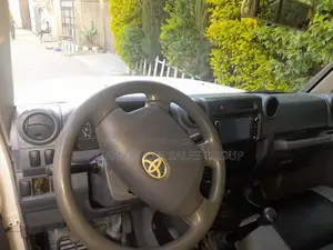 Toyota Land Cruiser 2010 White