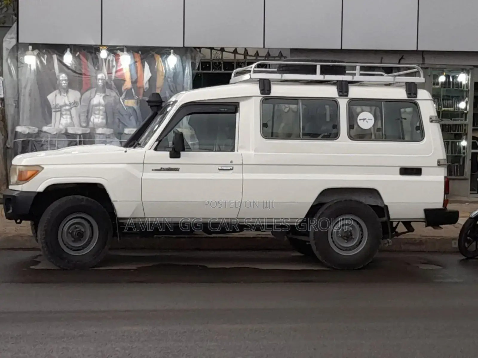 Toyota Land Cruiser 2010 White