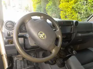 Toyota Land Cruiser 2010 White