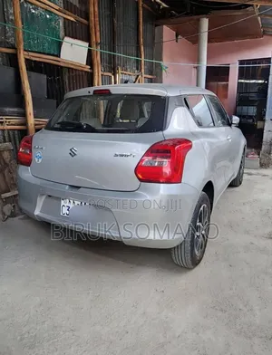 Suzuki Swift 2023 Silver