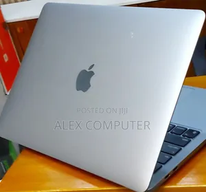 Photo - New Laptop Apple MacBook Pro 2022 M2 8GB Apple M2 SSD 256GB