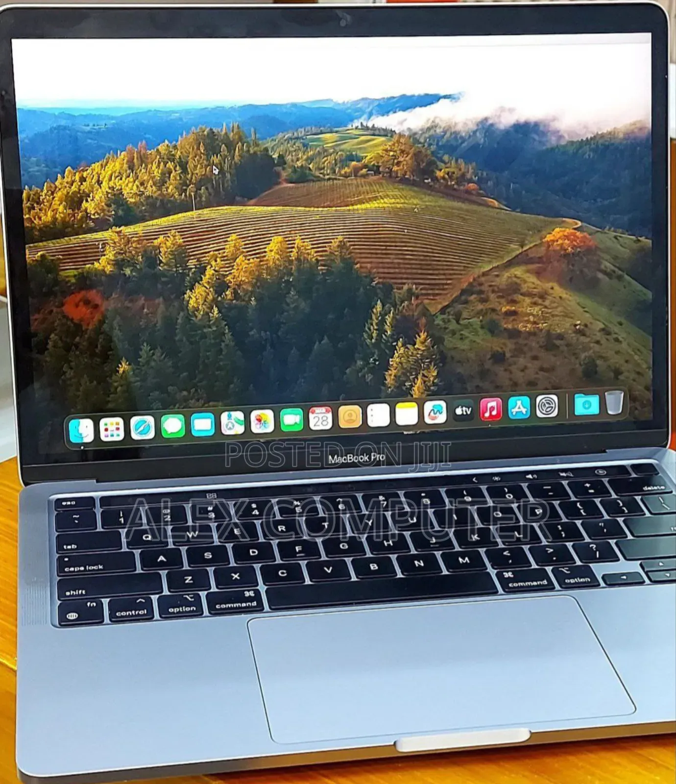 New Laptop Apple MacBook Pro 2022 M2 8GB Apple M2 SSD 256GB