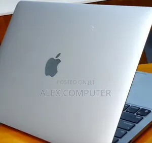 New Laptop Apple MacBook Pro 2022 M2 8GB Apple M2 SSD 256GB