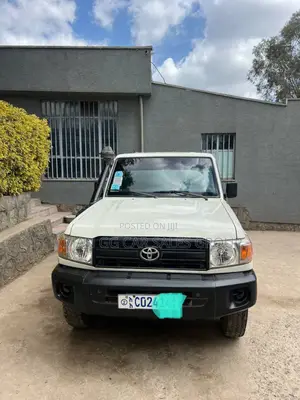 Toyota Land Cruiser 2015 White