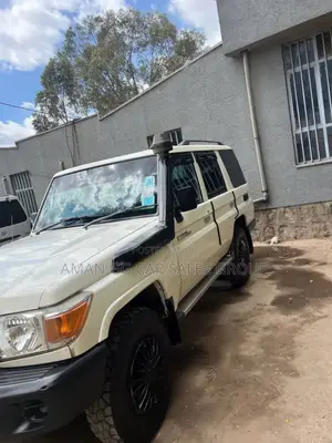 Toyota Land Cruiser 2015 White