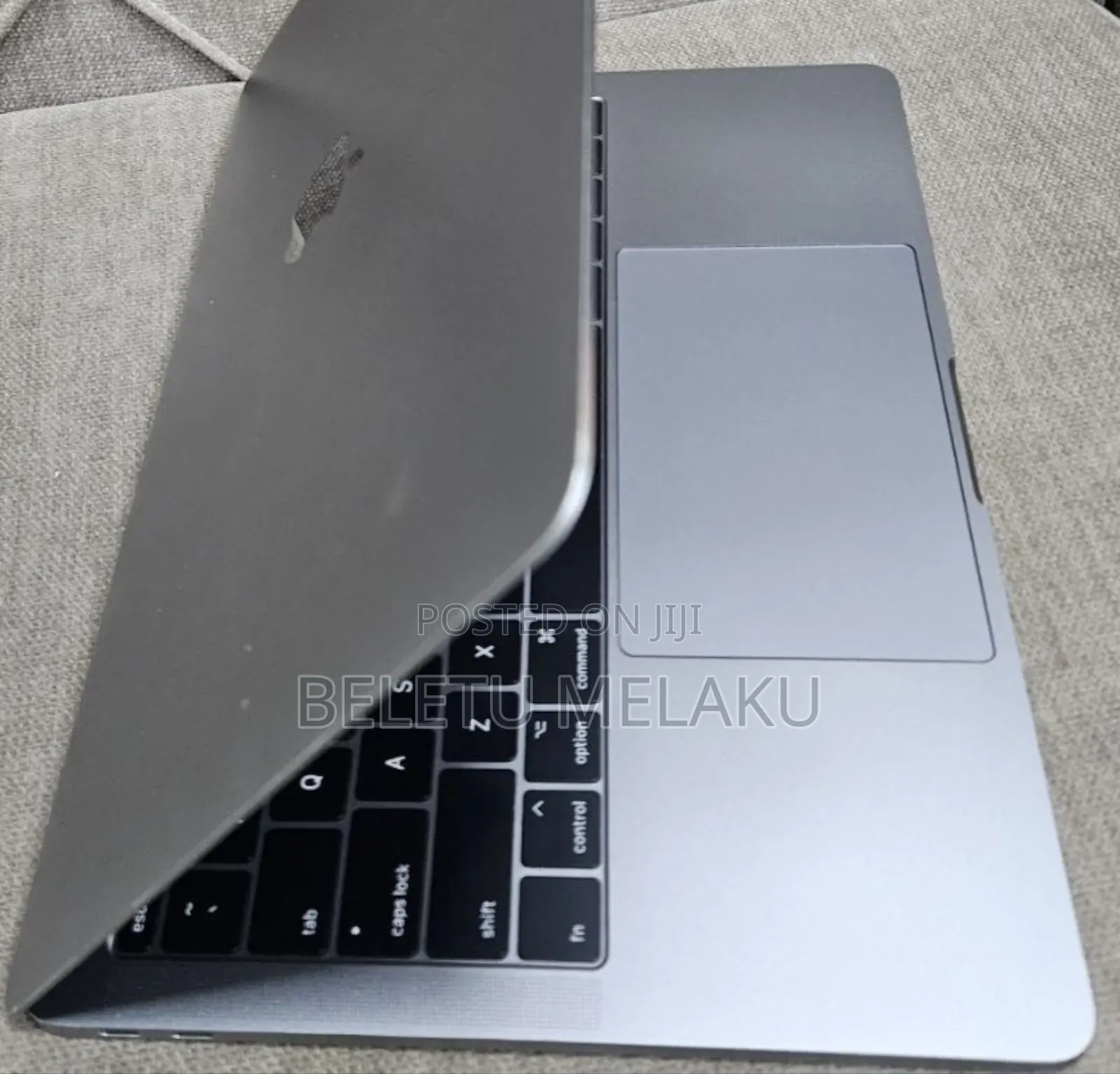 New Laptop Apple MacBook Pro 2017 8GB Intel Core I5 SSD 256GB