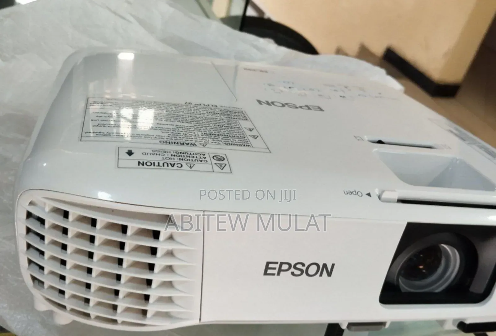 Brand New Epson Projector With Manual Cd And Cartoon