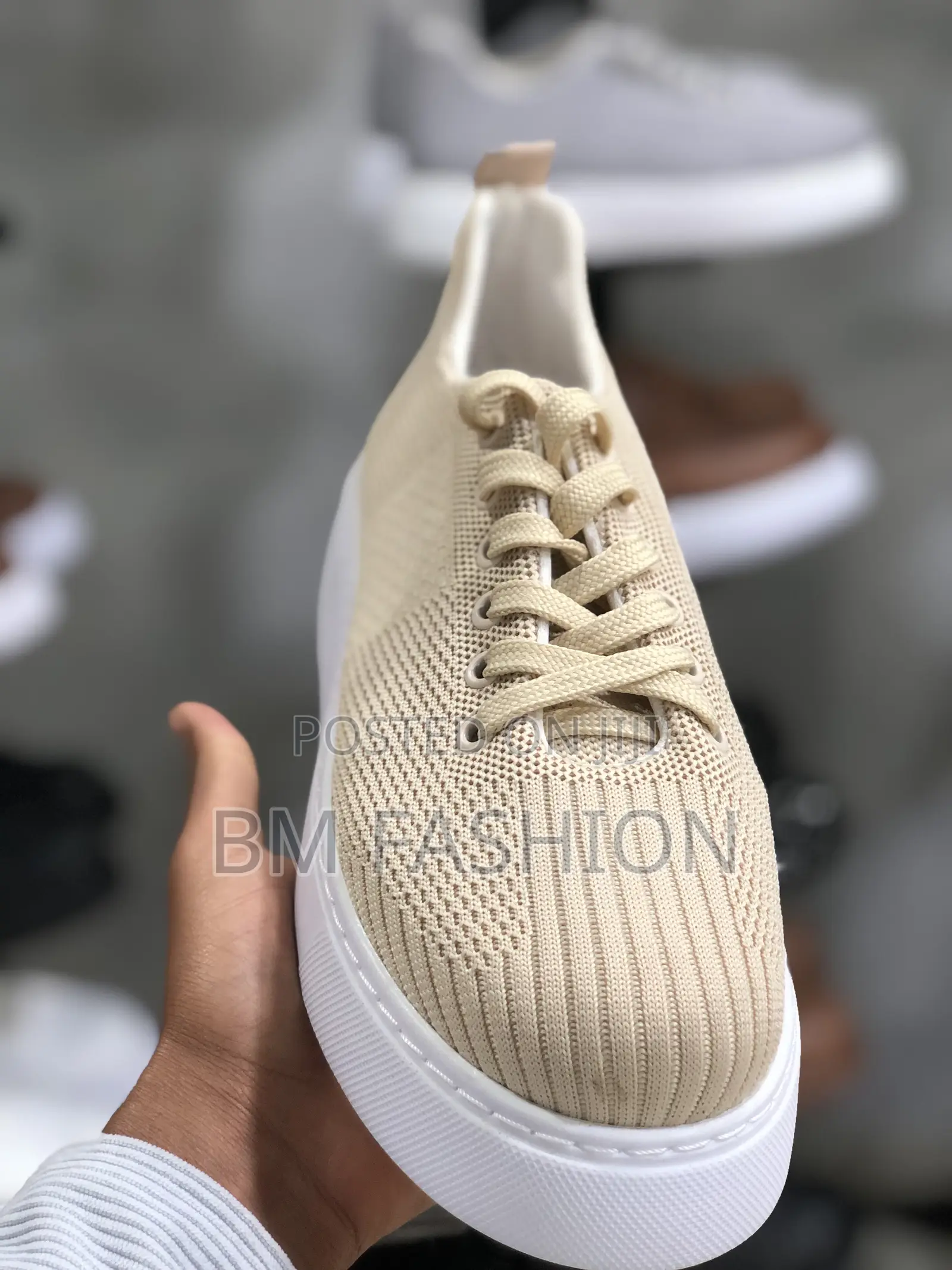 Chekich Creamy Sneakers