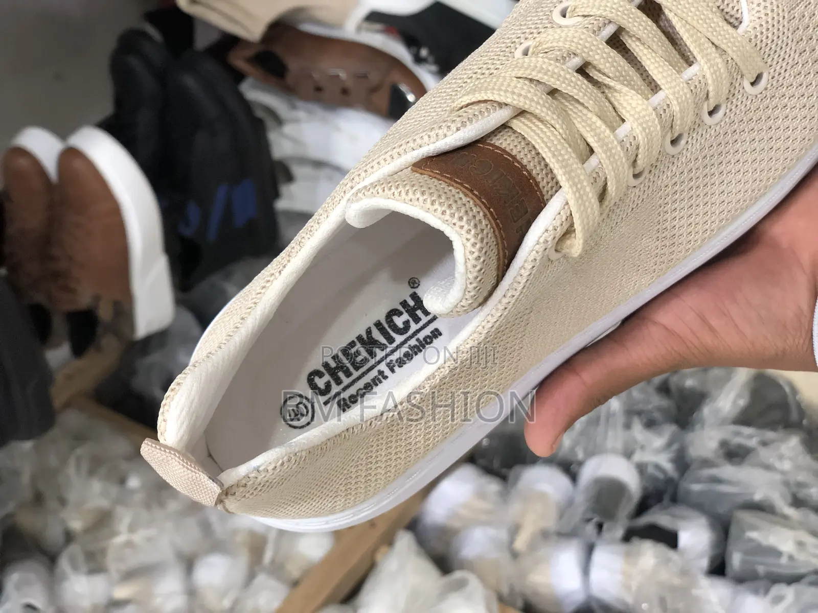Chekich Creamy Sneakers