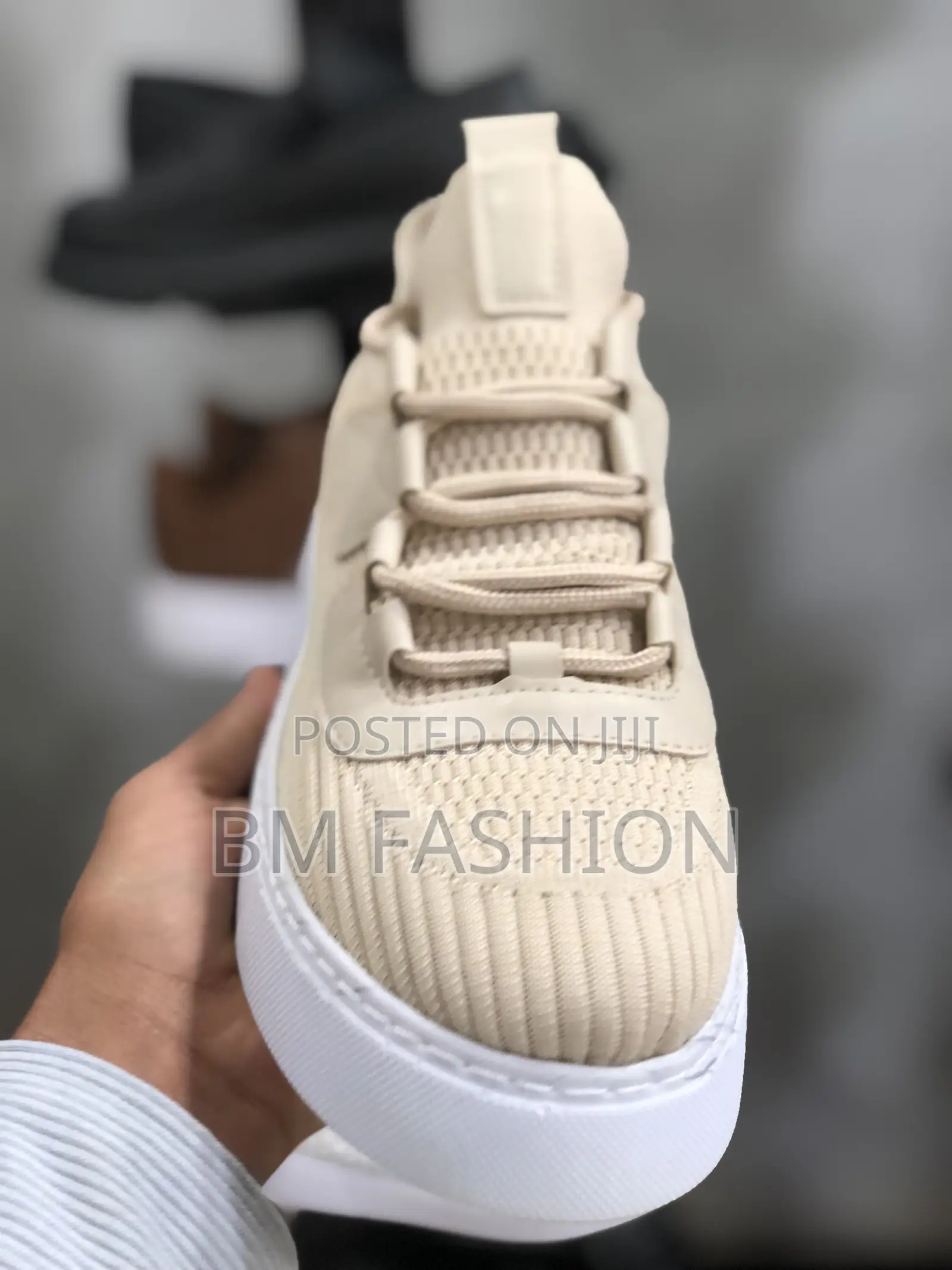 Chekich Sneaker Creamy and White
