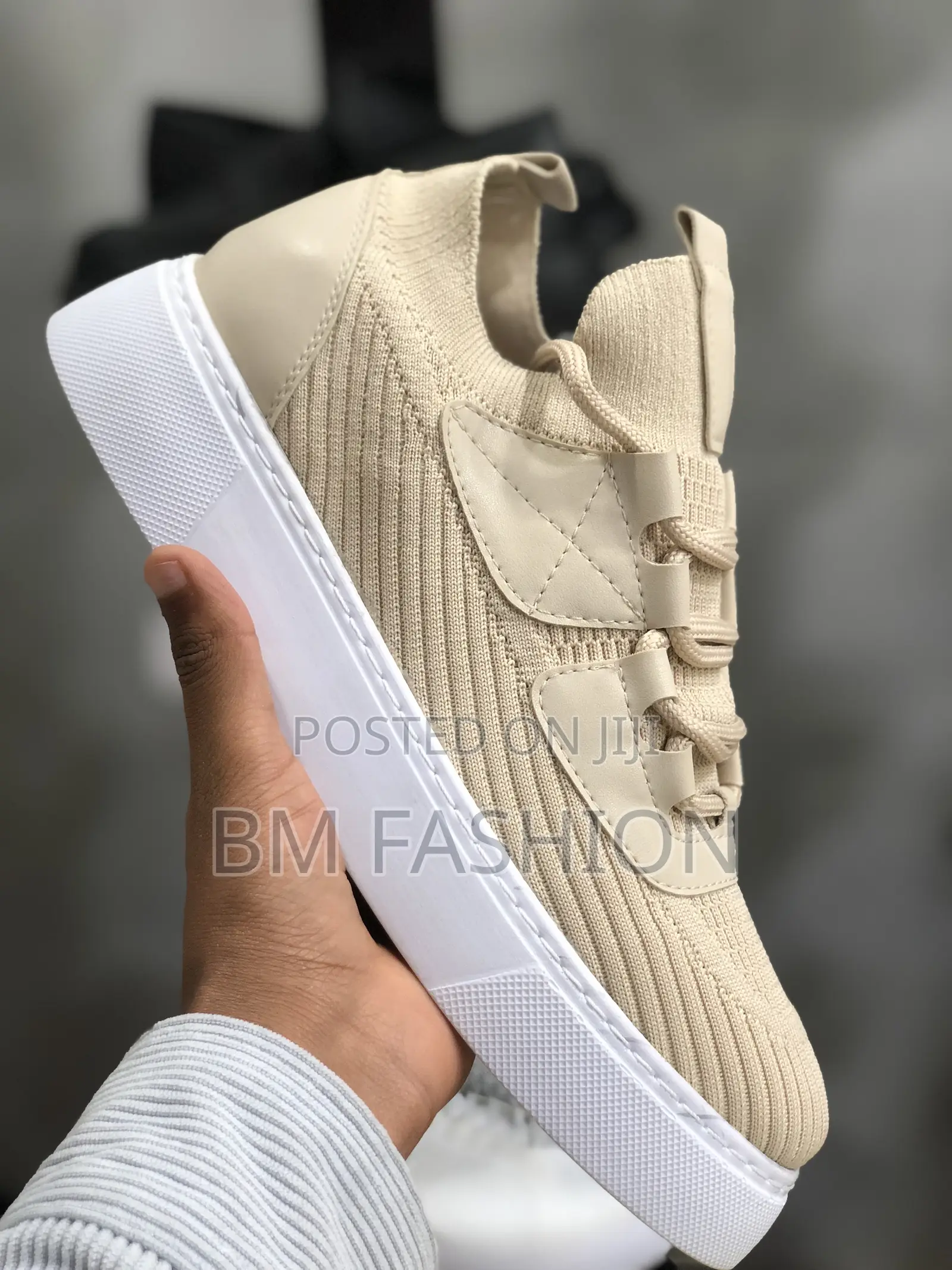 Chekich Sneaker Creamy and White