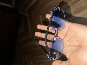 Photo - Frameless Sunglass