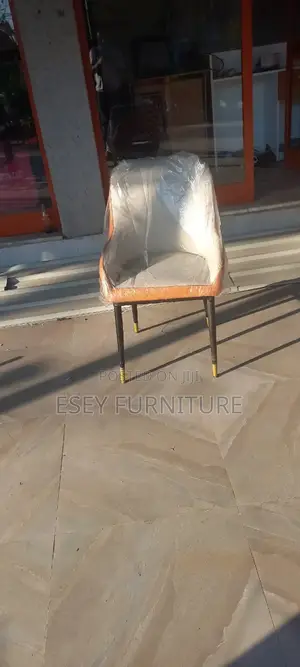 Photo - Dining Hotel Restaurant Chairs Metal Leg Very Comfortable