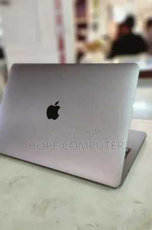 Photo - New Laptop Apple MacBook Pro 2020 M1 16GB Apple M1 SSD 1T