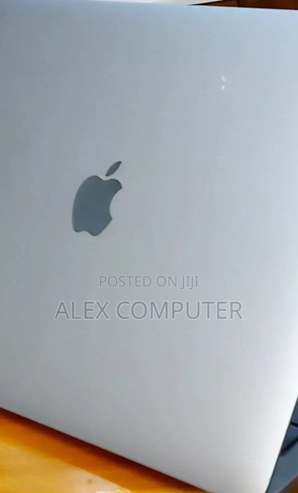 New Laptop Apple MacBook Pro 2022 M2 8GB Apple M2 SSD 256GB