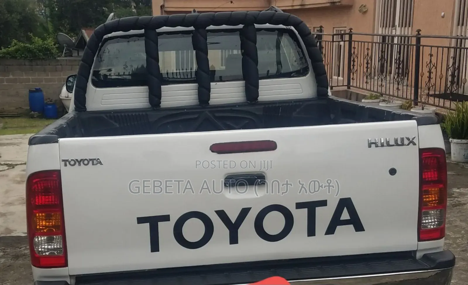Toyota Hilux 2011 White