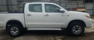 Toyota Hilux 2011 White