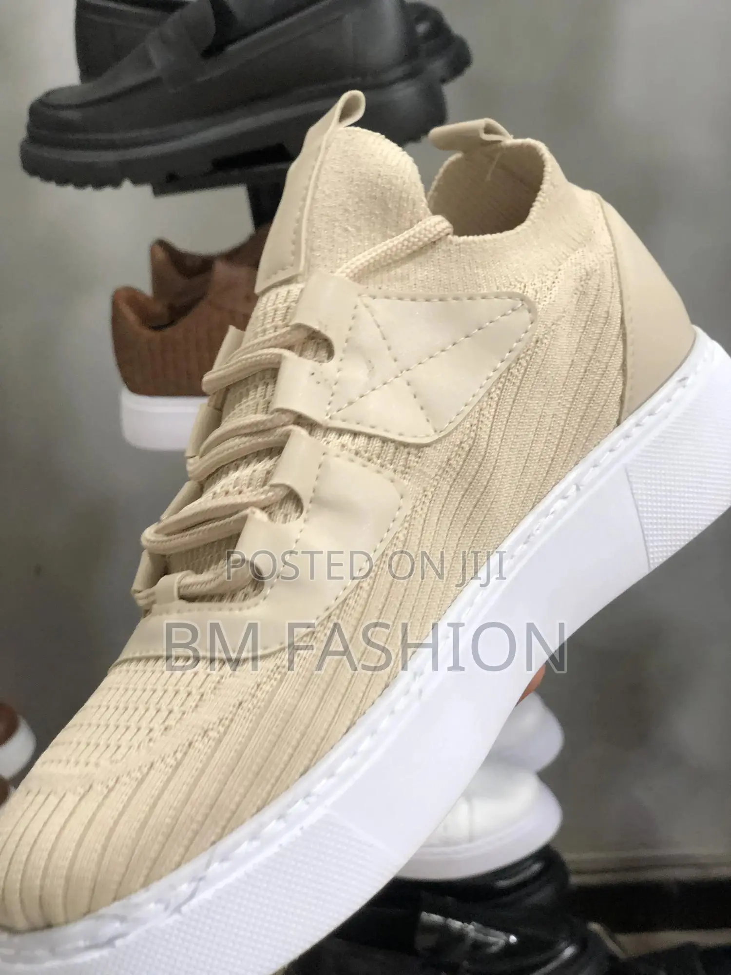 Chekich Sneaker Creamy and White