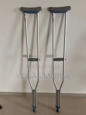 Photo - Axillary Underarm Crutches፻尾adjusted for Comfortðæcrutches