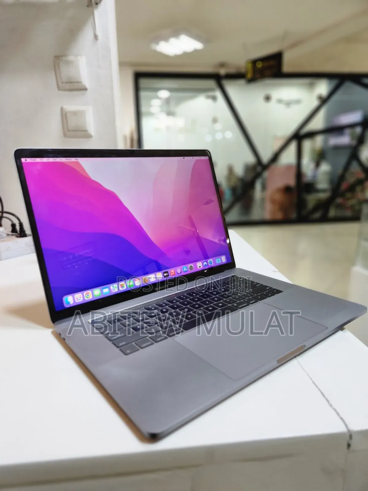 New Laptop Apple MacBook Pro 2016 16GB Intel Core I7 SSD 256GB