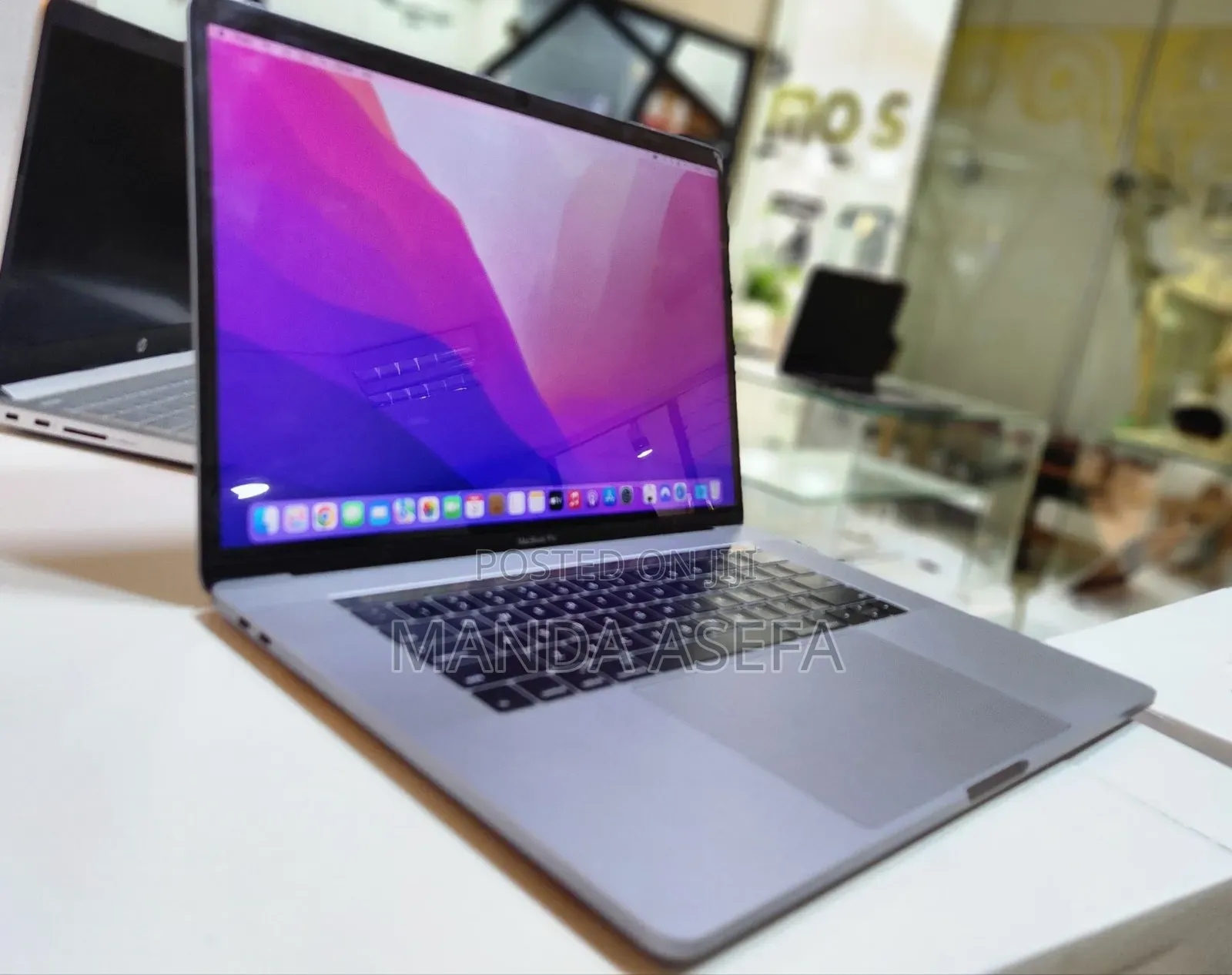 New Laptop Apple MacBook Pro 2017 16GB Intel Core I7 SSD 256GB